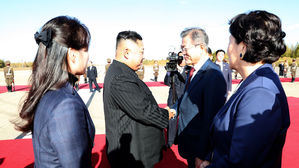 [포토] 서울 답방 약속 되뇌며…남북 정상 '작별의 악수'