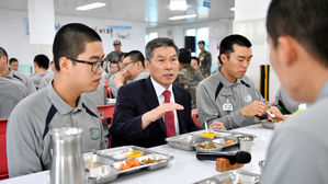 정경두, 육군훈련소 방문…"인권 존중, 병영문화 혁신"