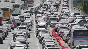 서울→부산 5시간 30분…"저녁 7∼8시쯤 정체 풀릴 듯"