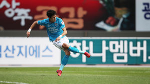 포항 승리 이끈 '예비역 병장' 김도형, 30R MVP