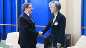 강경화 '미수교국' 쿠바 외교장관과 회담…한반도 정세 논의