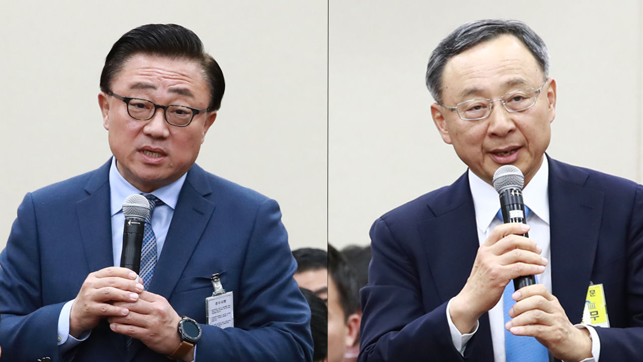 고동진 삼성전자 사장(왼쪽), 황창규 KT회장 (오른쪽) (사진=연합뉴스)