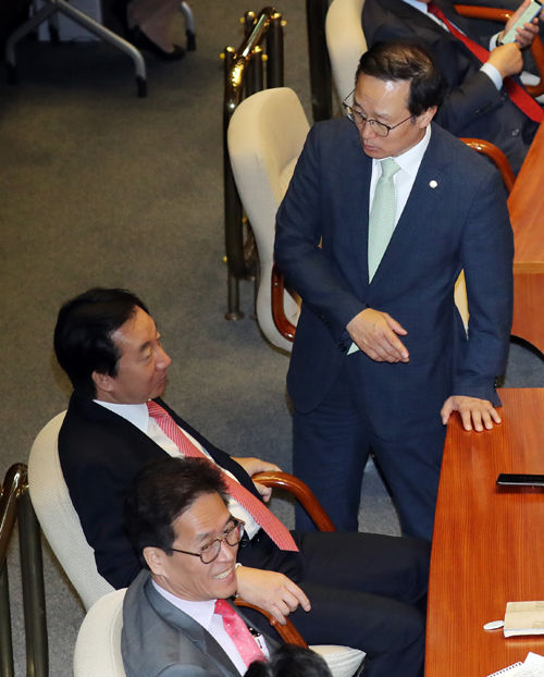 몸싸움하는 홍영표 김성태 (사진=연합뉴스)
