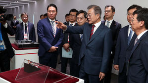 문 대통령 최태원 (사진=연합뉴스)