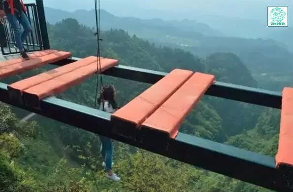 부실 안전 논란 휩싸인 테마파크