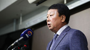 [풀영상] "오지환 선발 공정했다"&hellip;선동열 야구대표팀 감독 긴급 기자회견