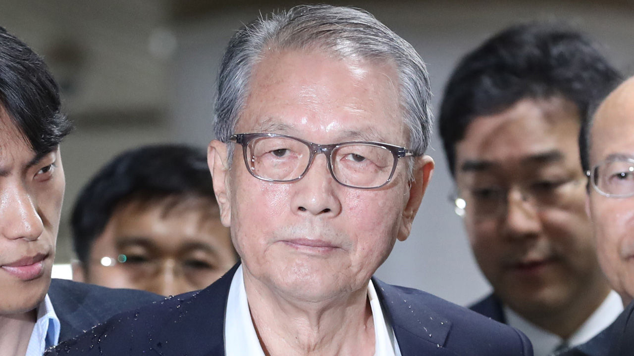 기사 대표 이미지:화이트리스트 재수감 김기춘 "불구속 재판 해달라" 보석 청구