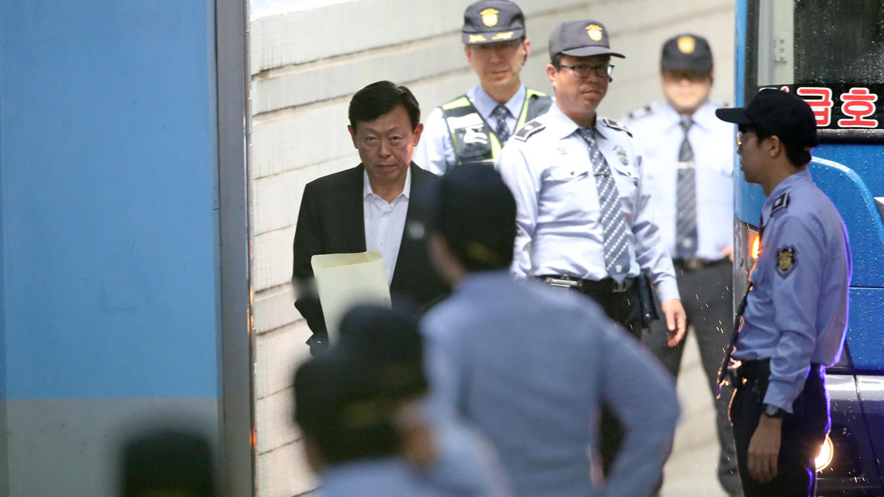 기사 대표 이미지:국정농단·경영비리 신동빈 2심 집행유예 선고
