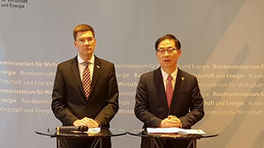 기자회견 중인 천해성(오른쪽) 차관과 히르테 차관 (사진=연합뉴스)