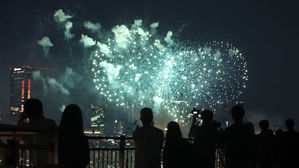 [포토] 서울 가을 밤하늘 수놓은 불꽃쇼…100만 명 모여