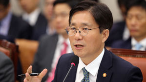 국정감사 성윤모 산업부 장관 (사진=연합뉴스)