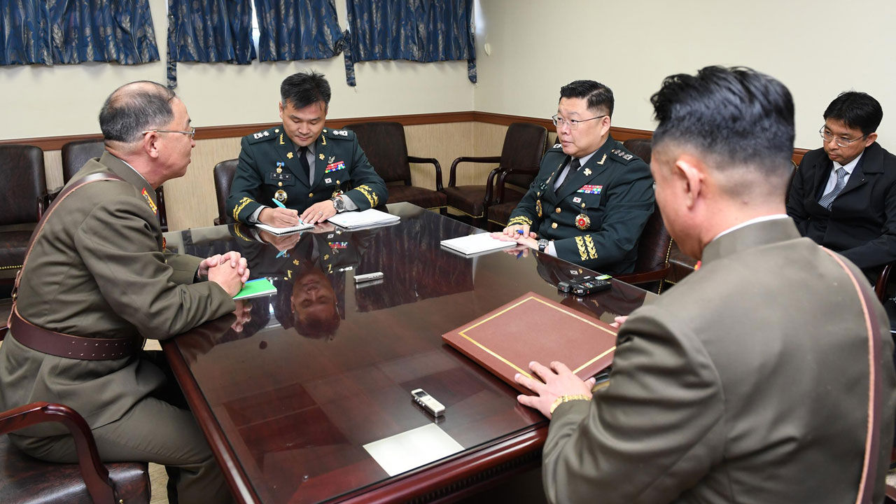 기사 대표 이미지:남북, 판문점서 군사 실무접촉 개최…JSA 지뢰 제거 등 점검