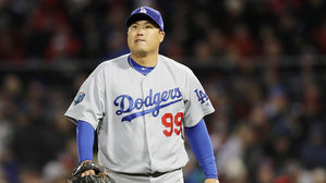 류현진, 퀄리파잉 오퍼 수락…203억 원에 다저스에서 '1년 더'