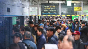 서울 지하철 승객 한 명당 510원 적자&hellip;15%가 무임승차