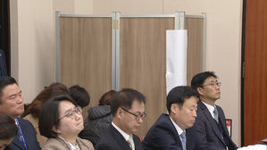 [현장영상] '가림막' 뒤 증언&hellip;국감 출석 가정폭력 피해자의 딸