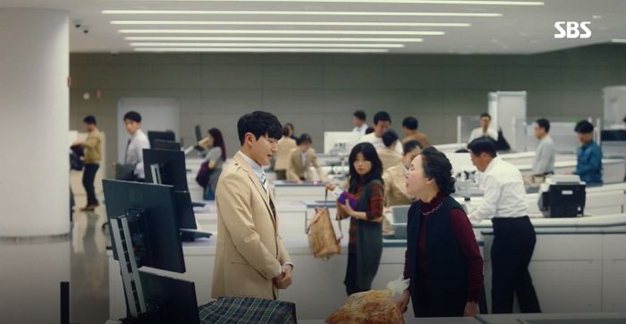 김치 범벅에 물병세례까지…'여우각시별' 실제 방불케하는 진상 손님들 '화제'