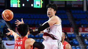 프로농구 인삼공사, SK에 30점 차 대승…공동 2위 점프