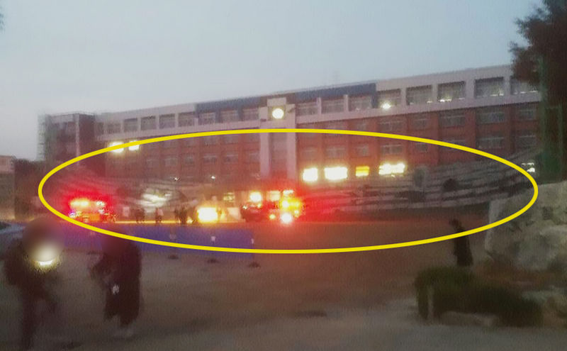 중학교 철골 구조물 무너져