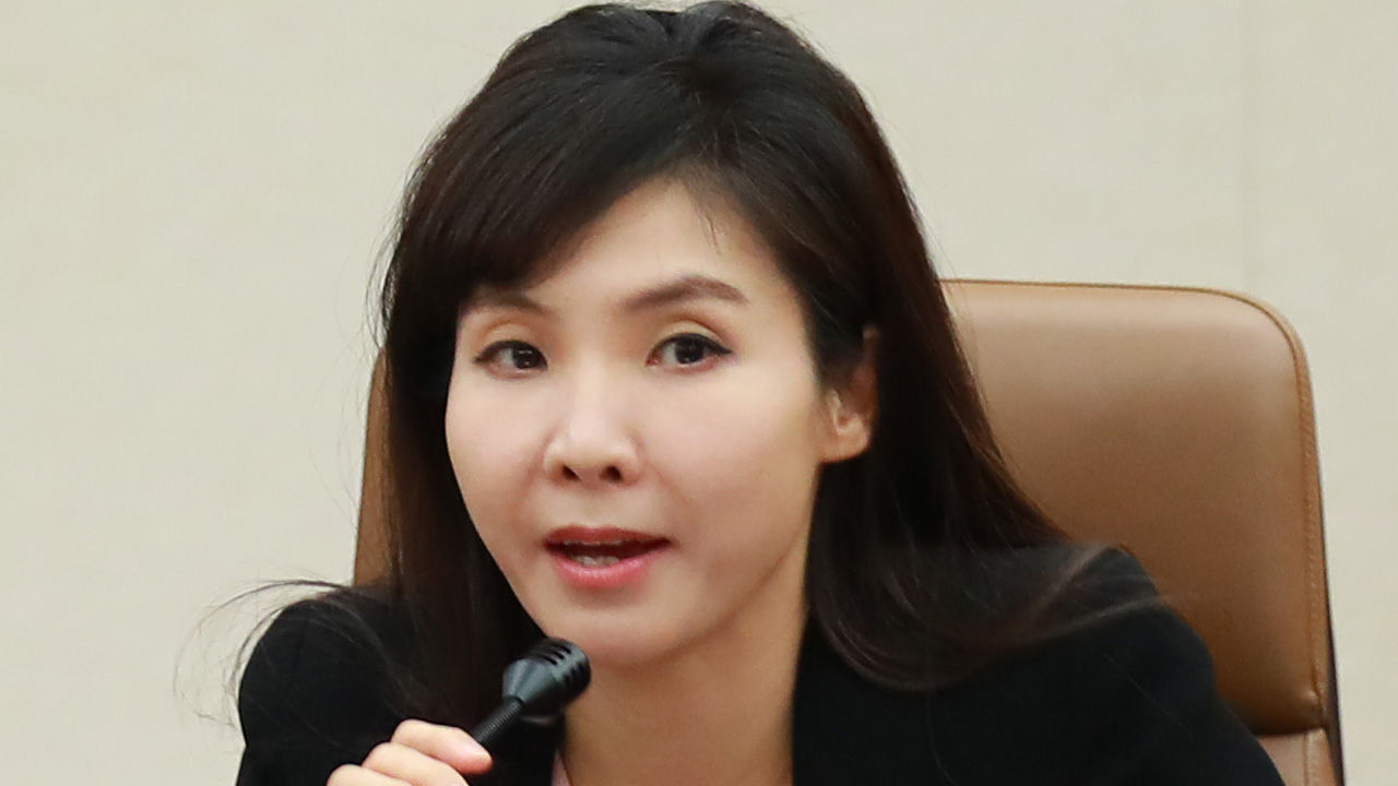 기사 대표 이미지:미투 서지현 "돈 노린 꽃뱀? 민사소송, 피해자 당연한 권리"