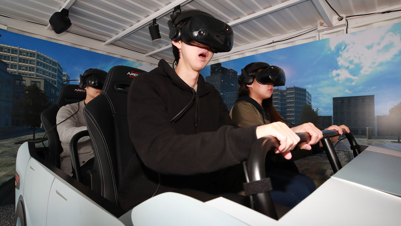 기사 대표 이미지:승차 공유·VR 트럭 등 35개 인터넷산업 규제 완화 추진