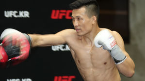 정찬성, UFC 복귀전에서 경기 종료 1초 전 KO패