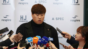 월드시리즈 선발 마운드 밟은 류현진, 금의환향