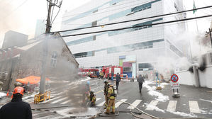 서울 서대문구 KT 빌딩 지하 화재…일대 통신장애