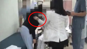직원을 상습적으로 폭행하는 제주대학교 교수 (사진=전국공공운수노동조합 의료연대본부 제주지역본부 제공/연합뉴스)