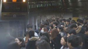 9호선, 역 8개 추가됐지만 운행 횟수 같아…여전히 '지옥철'