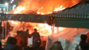 [제보영상] 서울 가락시장 노점상 화재…놀란 상인들 대피