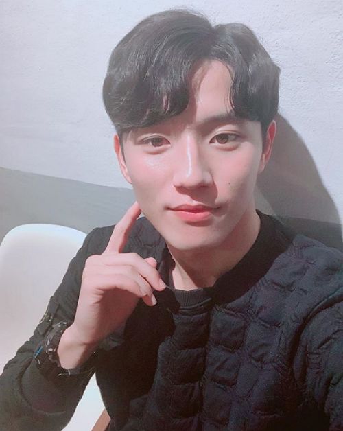 꽃미남 외모로 여성 팬 끌어모으고 있는 축구선수