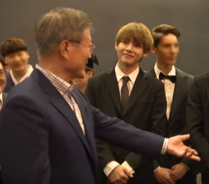 '연예계 핵인싸' 방탄소년단 뷔의 의외의 인맥 5