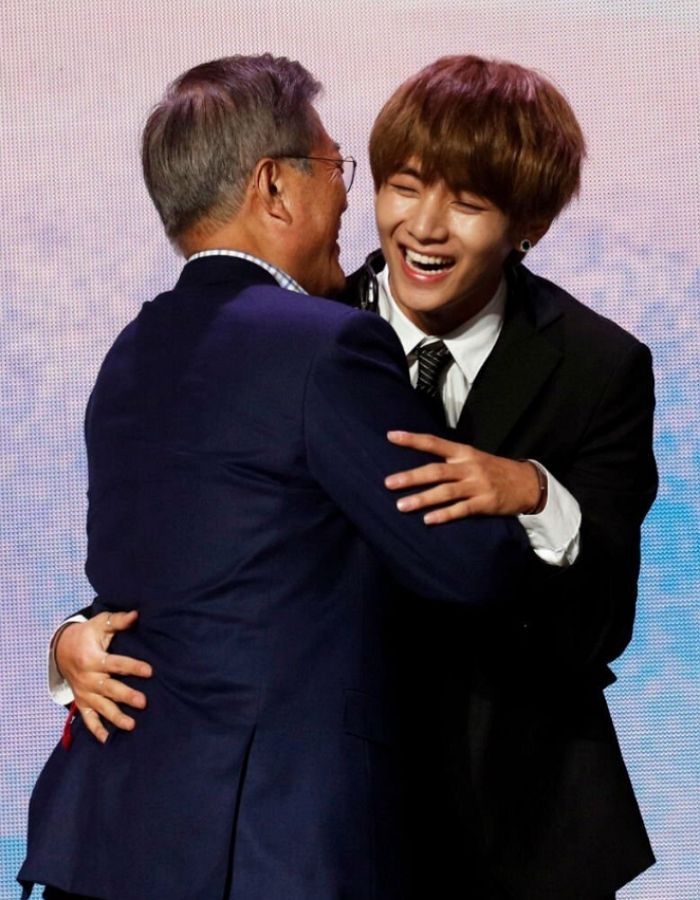 '연예계 핵인싸' 방탄소년단 뷔의 의외의 인맥 5