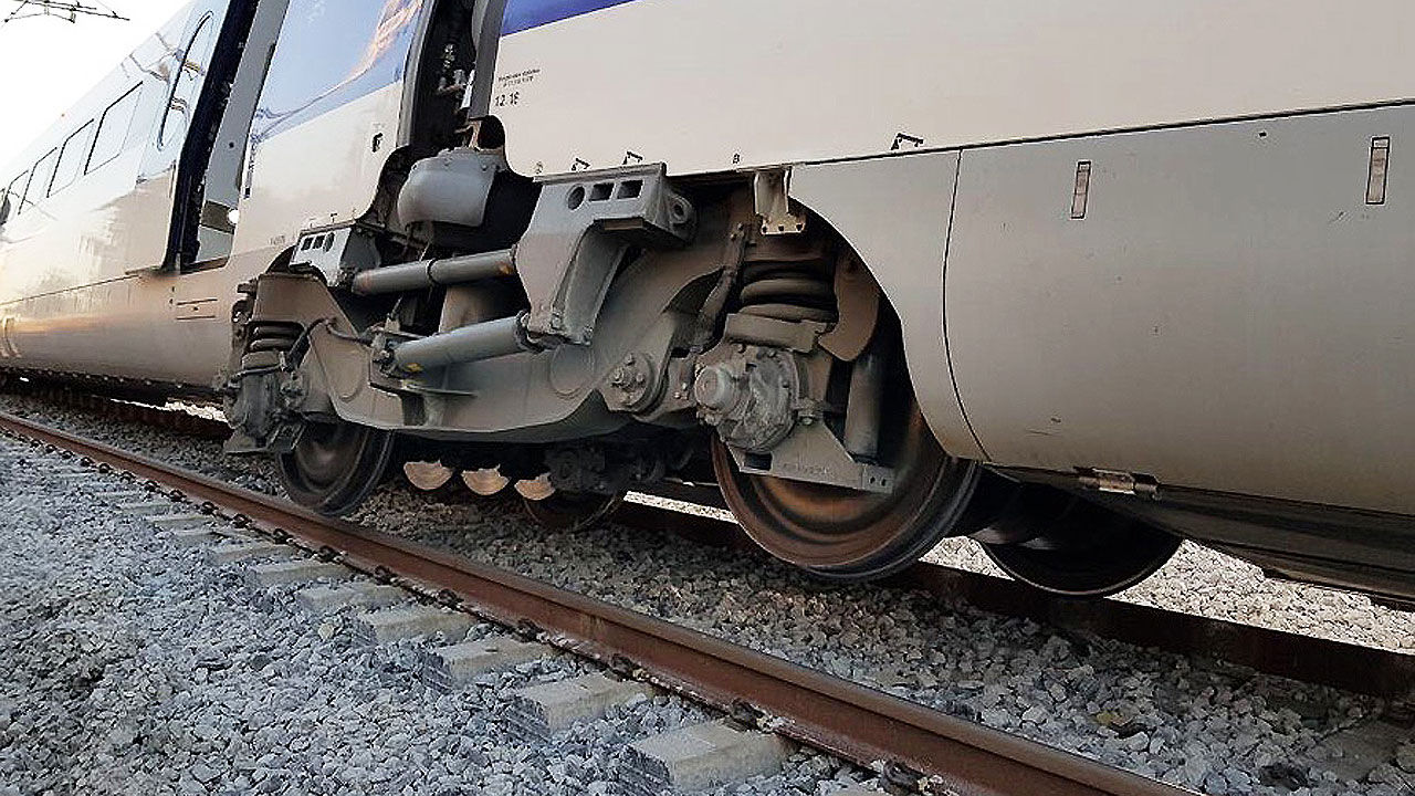 탈선한 KTX 강릉행 열차 (사진=연합뉴스)