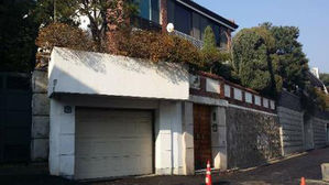 '세금 체납' 전두환 前 대통령, 자택 냉장고&middot;TV&middot;그림 등 압류