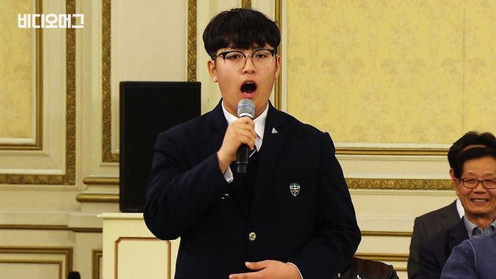 '이보다 구성질 수 없다' 소년 농부 한태웅이 청와대에서 부른 노래