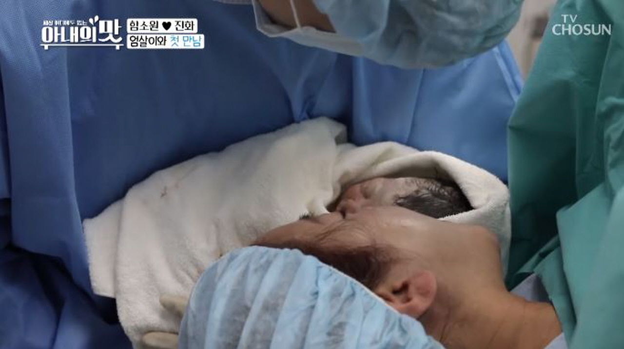 함소원 출산 직후 남편 진화가 가장 먼저 한 행동 '뭉클'