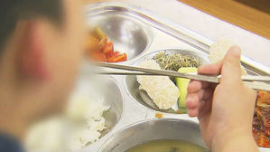 "서울 학교 10곳 중 8곳은 급식에 3등급 소고기 사용"