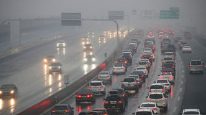 연휴 이틀째 귀성길 정체&hellip;서울→부산 5시간 40분 예상