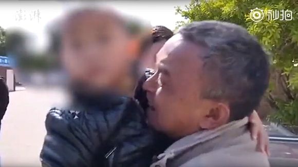 아들이 2천만 원에 판 손자 1년 만에 되찾은 할아버지