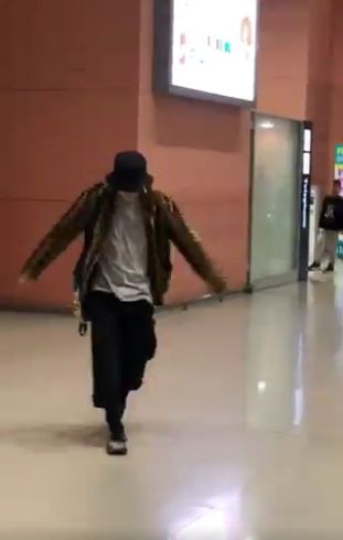 포즈부터 옷차림까지…공항서 빅뱅 패러디한 일본 팬들