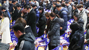 세월호 졸업식 묵념(사진=연합뉴스)