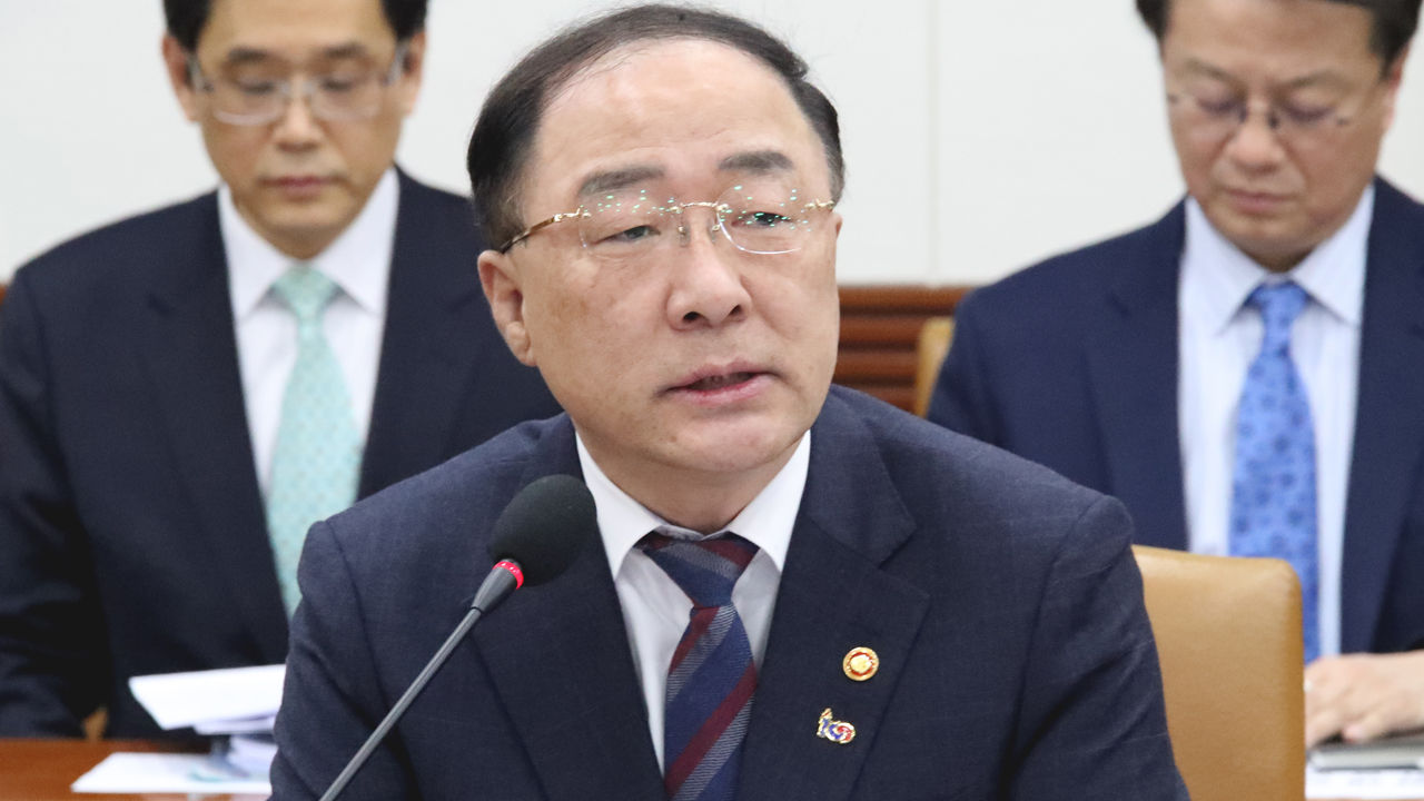 기사 대표 이미지:홍남기, 고용 부진에 "무거운 책임감…공공기관 신규채용 2천 명 추가"
