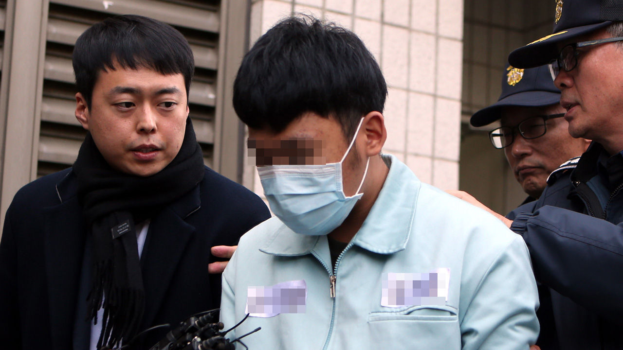 기사 대표 이미지:묻지마 폭행 50대 여성 숨지게 한 20대 징역 20년 선고