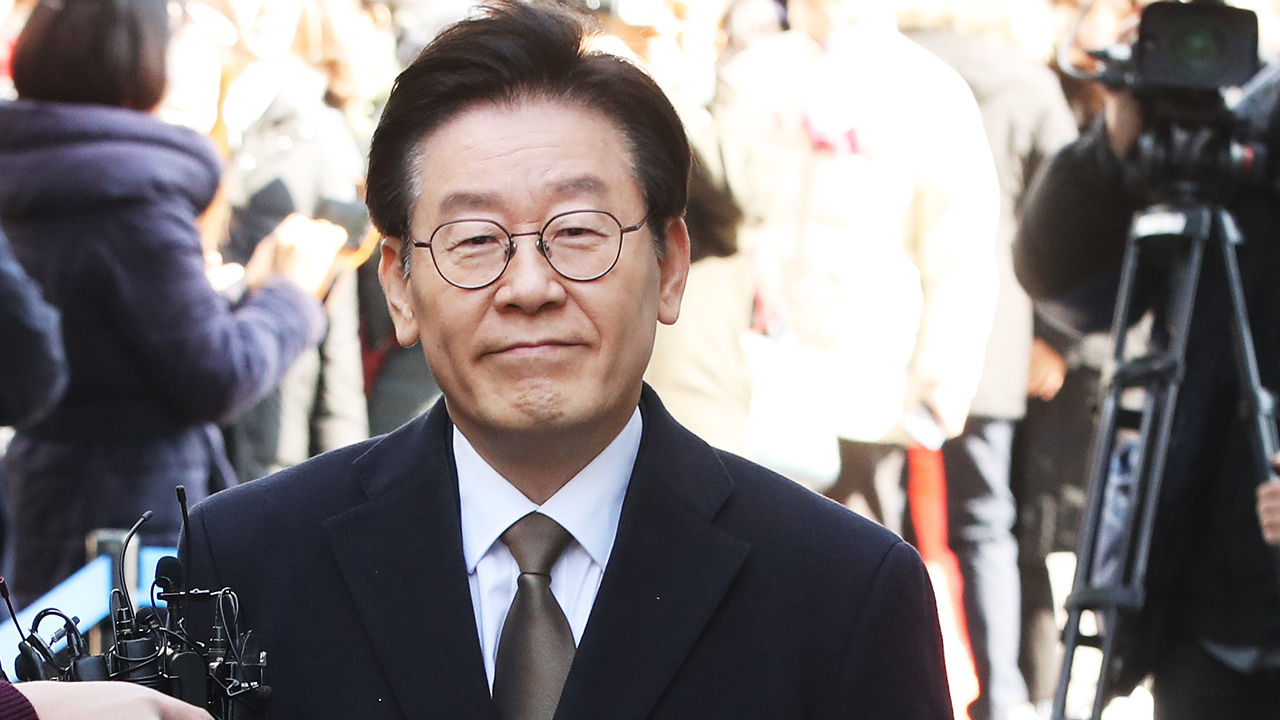 기사 대표 이미지:법원출석 이재명 "강제입원 아닌 강제진단…의무이행한 것"