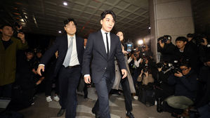 '성접대 의혹' 빅뱅 승리 8시간 조사…"모든 의혹 조사 마쳐"