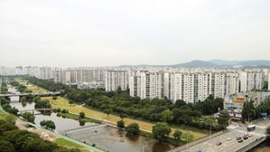 서울 따라 맥 못 추는 경기 부동산&hellip;1년 새 거래 '반 토막'