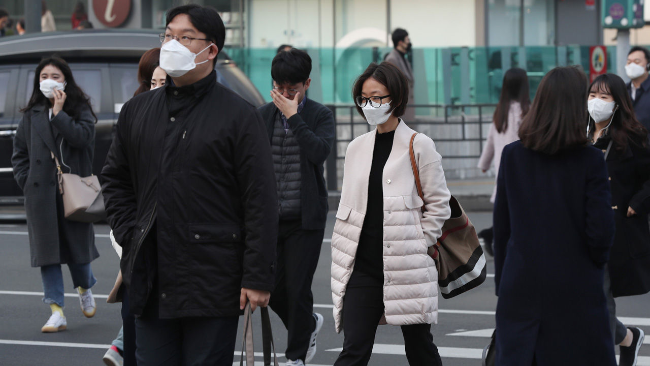 기사 대표 이미지:현대경제연구원 설문조사 "세금 내도 미세먼지 예방 못 한다 응답이 절반"