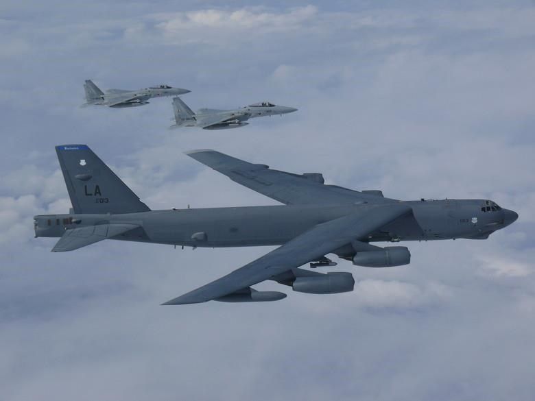 작년 9월, 美 B-52 폭격기와 日 F-15의 연합훈련