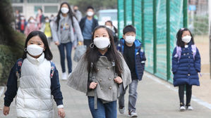 엿새째 최악 미세먼지에 서울 학교 14곳 '수업 단축'